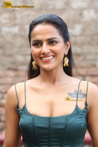 actress Shraddha Srinath cute in a green dress