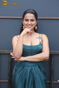 actress Shraddha Srinath cute in a green dress