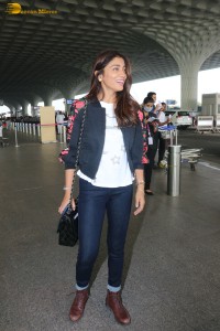 actress shriya saran spotted at mumbai airport