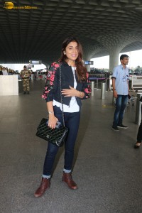 actress shriya saran spotted at mumbai airport