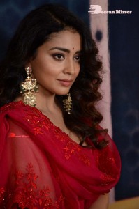 Shriya-Saran-11