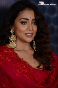 Shriya-Saran-13
