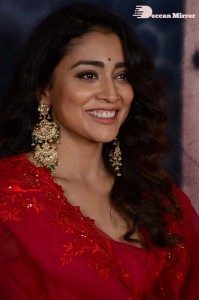 Shriya-Saran-17