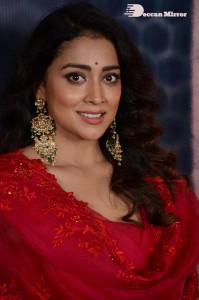 Shriya-Saran-21