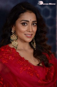 Shriya-Saran-22