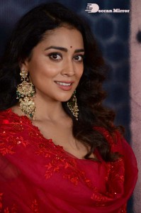 Shriya-Saran-23