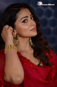 Shriya-Saran-25