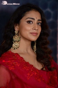 Shriya-Saran-27