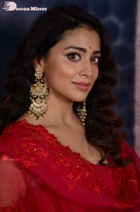 Shriya-Saran-28