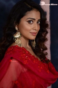 Shriya-Saran-29