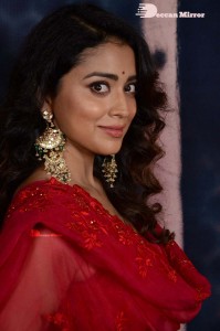 Shriya-Saran-32