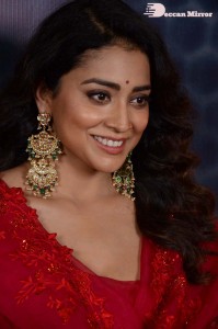 Shriya-Saran-36