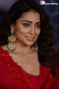 Shriya-Saran-37