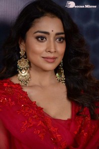 Shriya-Saran-40
