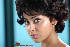 Shriya Saran and Vikram in Mallanna movie