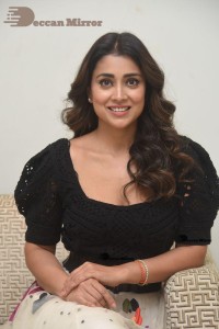 Shriya-Saran-79