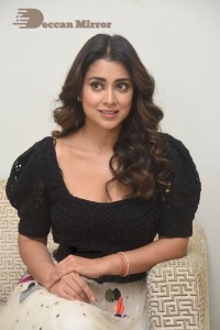 Shriya-Saran-90