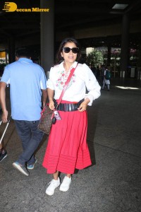 Shriya Saran seen with her husband Andrei and daughter Radha