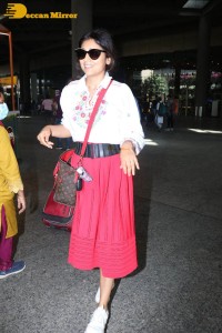 Shriya Saran seen with her husband Andrei and daughter Radha