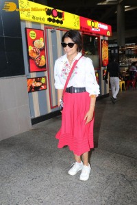 Shriya Saran seen with her husband Andrei and daughter Radha