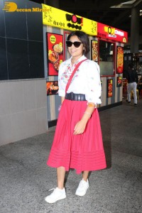 Shriya Saran seen with her husband Andrei and daughter Radha