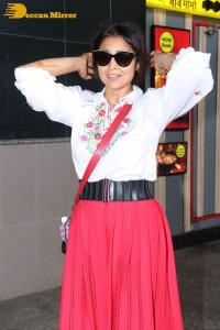 Shriya Saran seen with her husband Andrei and daughter Radha