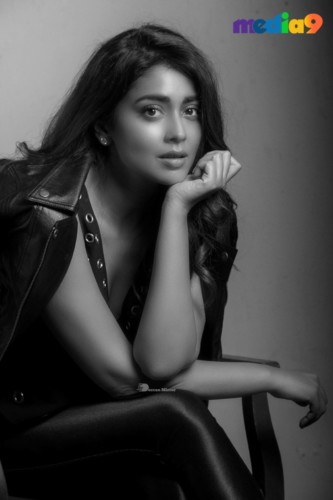 Shriya Saran hot photoshoot my south diva calender