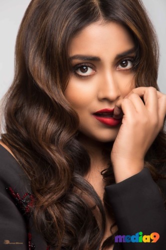 Shriya Saran hot photoshoot my south diva calender