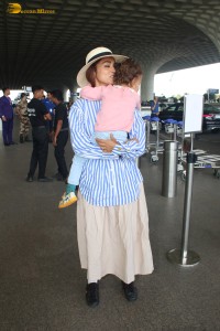 Shriya and her daughter Radha spotted at Mumbai Airport on Oct 27, 2023