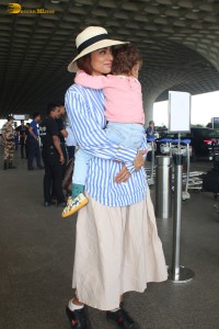 Shriya and her daughter Radha spotted at Mumbai Airport on Oct 27, 2023
