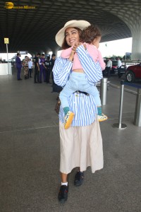 Shriya and her daughter Radha spotted at Mumbai Airport on Oct 27, 2023