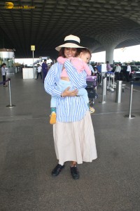 Shriya and her daughter Radha spotted at Mumbai Airport on Oct 27, 2023