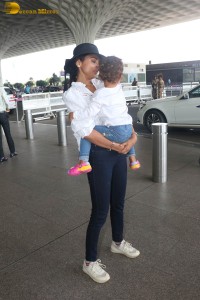 indian actress shriya saran seen with her daughter Radha at mumbai airport