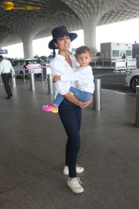 indian actress shriya saran seen with her daughter Radha at mumbai airport