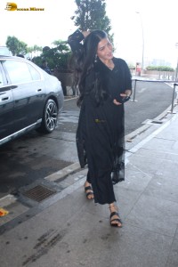 actress Shruti Haasan dressed in black spotted at mumbai airport