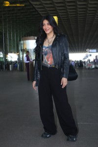 actress Shruti Haasan stylish look at mumbai airport