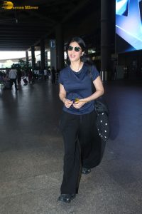 actress shruti haasan beautiful at mumbai airport