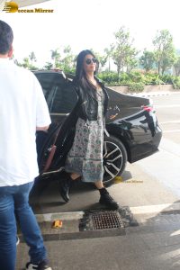 shruti haasan chic look in sunglasses at mumbai airport