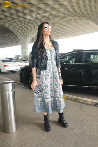 shruti haasan chic look in sunglasses at mumbai airport