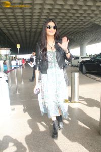 shruti haasan chic look in sunglasses at mumbai airport