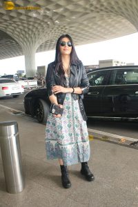 shruti haasan chic look in sunglasses at mumbai airport