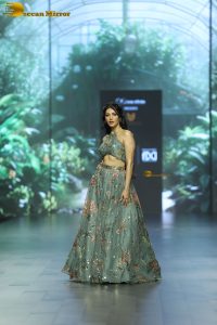actress shruti haasan ramp walk at lakme fashion week