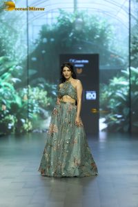 actress shruti haasan ramp walk at lakme fashion week