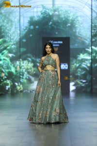 actress shruti haasan ramp walk at lakme fashion week