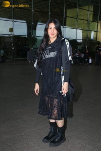 actress Shruti Haasan in black dress at mumbai airport