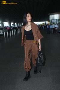 actress shruti haasan cute in a brown dress at airport