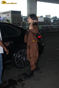 actress shruti haasan cute in a brown dress at airport