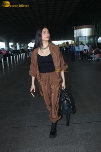 actress shruti haasan cute in a brown dress at airport