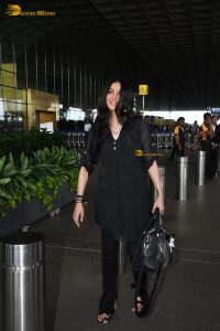 telugu and tamil actress Shruti Haasan spotted in a black dress in mumbai