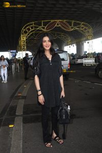 telugu and tamil actress Shruti Haasan spotted in a black dress in mumbai